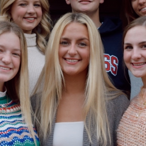 Meet your Posher, Caroline - Picture 1 of 1